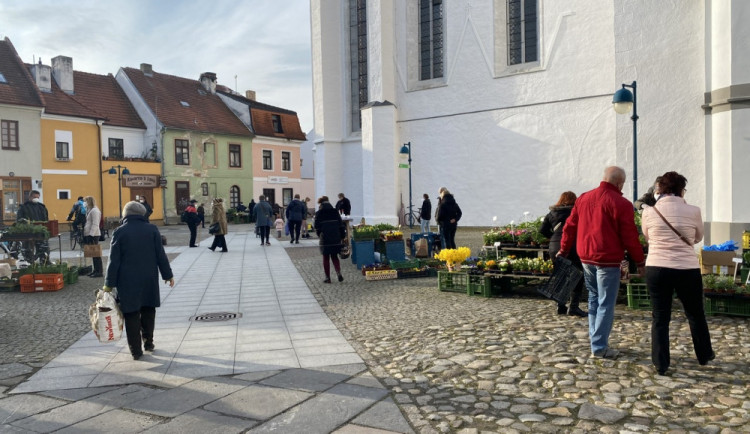 Tradiční trhy na Piaristickém náměstí přeruší během léta tři akce