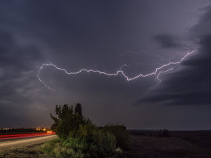 Na Česko se ženou silné bouřky. Podle meteorologů budou stoupat hladiny řek