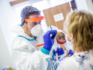 Testy na covid na jihu Čech podstoupilo za 24 hodin dosud nejvíce lidí