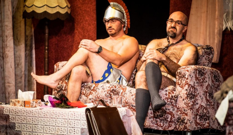 Do letňáku na divadla, Ziburu i muzikálový koncert