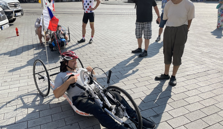 Z Brna až do Vatikánu. Český handbiker věří, že se setká s papežem Františkem