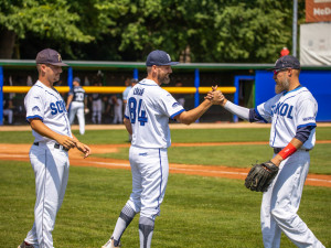 O čtvrtém postupujícím rozhodne poslední kolo. Sokol Hluboká a Tempo Praha mají po šesti bodech