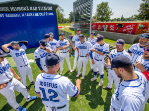 O čtvrtém postupujícím rozhodne poslední kolo. Sokol Hluboká a Tempo Praha mají po šesti bodech