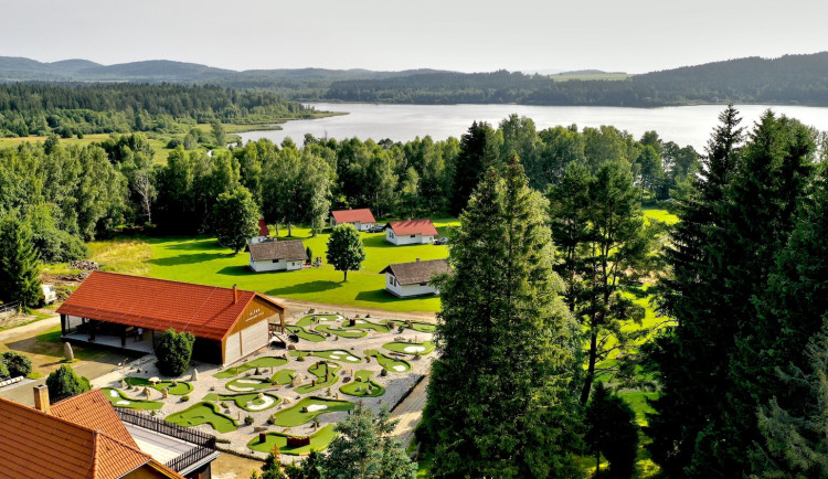 Adventure Golf na Olšině láká návštěvníky Šumavy