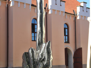 Fakáč nebo Trabant. Zámecký park v Bechyni patří sochám Davida Černého