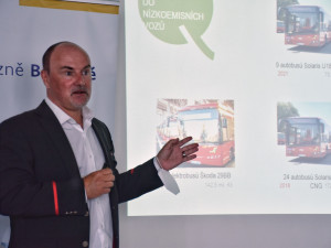 Lokálně bezemisní vozy i ty splňující nejpřísnější emisní normy již tvoří ve vozovém parku Dopravního podniku města České Budějovice 81 %. Představil je manažer útvaru marketingu a PR DPMCB Mgr. Viktor Lavička