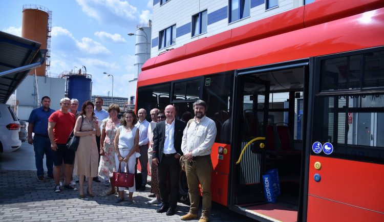 Seminář projektu Geomed o vlivech kvality ovzduší společně uspořádaly městské firmy Dopravní podnik města České Budějovice, a.s. a Teplárna České Budějovice, a.s