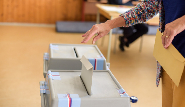 V Jihočeské kraji bude v podzimních volbách kandidovat 18 politických uskupení