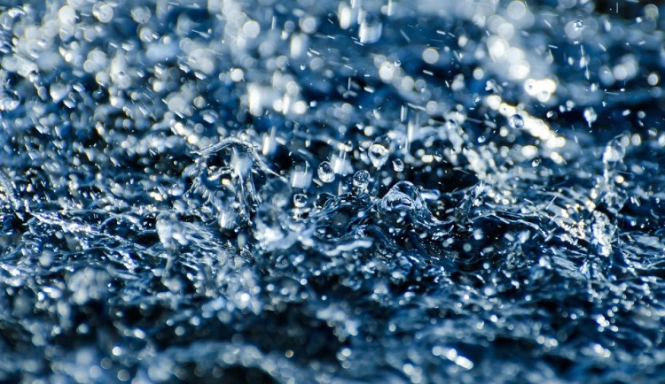 V části Čech hrozí v sobotu večer a v noci na neděli silné bouřky