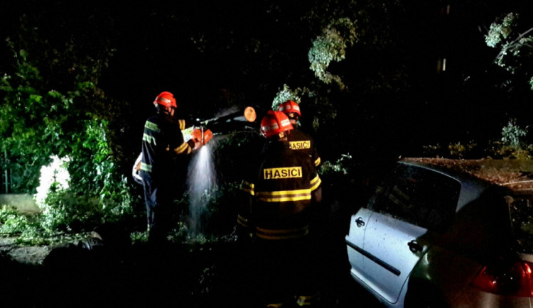 Jižní Čechy zasáhly večer bouřky, někde za hodinu napršelo přes 37 milimetrů
