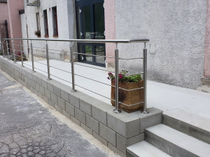 Oprava obřadní síně na českokrumlovském hřbitově vyšla na dva miliony korun. Práce budou pokračovat na podzim