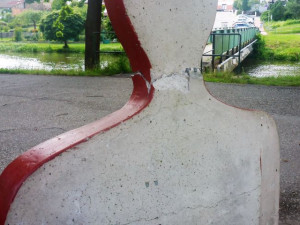 Sochám ulomil hlavy. Po pachateli pátrají policisté