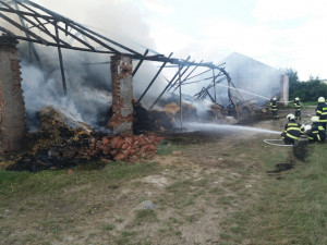 Škoda za necelý milion korun. Na Písecku shořel seník