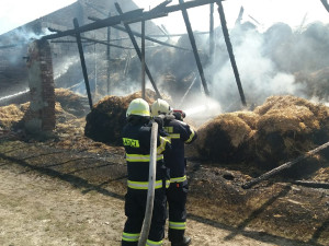 Škoda za necelý milion korun. Na Písecku shořel seník