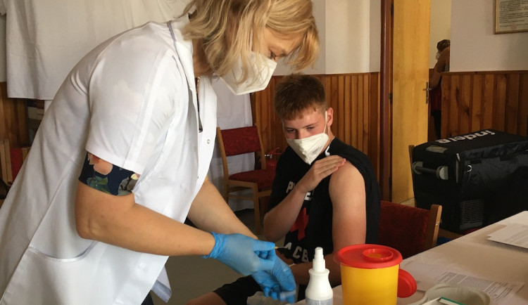 Aspoň jednu dávku očkování proti covidu na jihu Čech má 64 procent lidí