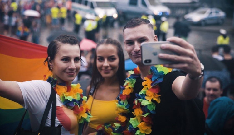 Stovky lidí se nechaly během týdne Prague Pride 2021 otestovat na HIV, syfilis a žloutenky typu B a C