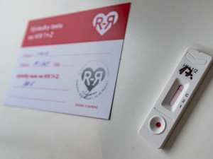 Nákaza HIV je stále aktuální. Rozkoš bez rizika vyráží se svou testovací sanitkou na jih Čech