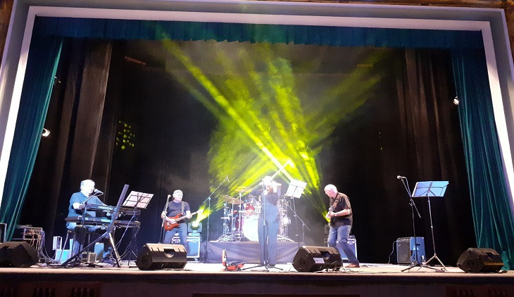 Vzdělávací a kulturní centrum Jindřichův Hradec zve na koncert hudební art-rockové legendy