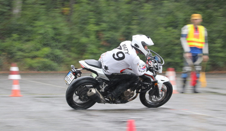Motorkáři můžou otestovat své schopnosti a zdokonalit se. Moto Gymkhana míří do Liberce