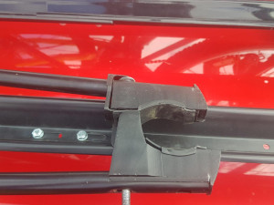 Řidiči upadlo na dálnici jízdní kolo z nosiče. Jen se štěstím nezpůsobilo žádnou nehodu