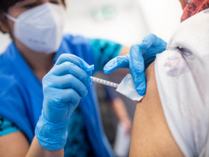Mobilní týmy jihočeských nemocnic zatím očkovaly téměř 400 lidí