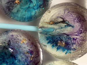 Patriotka ze Šumavy vyrábí unikátní lízátka, vypadají jako skleněné ozdoby, ale báječně chutnají