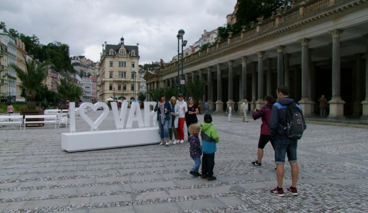 Milujeme Karlovy Vary, hlásí nová atrakce před Mlýnskou kolonádou