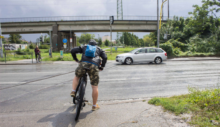 Konec nebezpečného přejíždění. Cyklistům postaví u brněnské čtyřproudovky podjezd