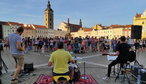 Letní kulturní akce končí: Lidé si oblíbili promítání filmů v Háječku.