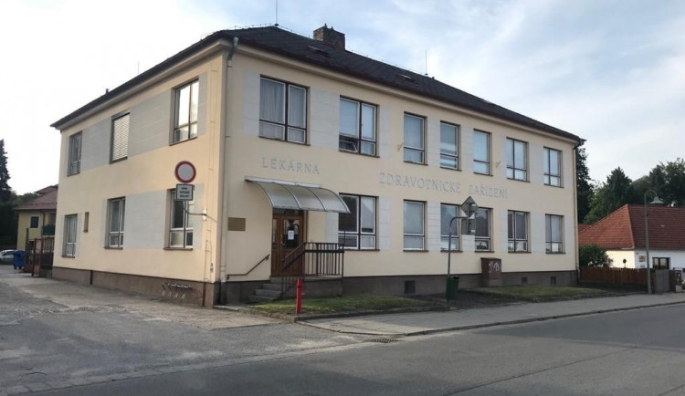 Kraj pomůže Chlumu u Třeboně s nákupem zdravotního střediska. Poskytne mu dotaci