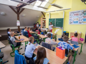 Počet žáků středních a základních škol na jihu Čech stoupá