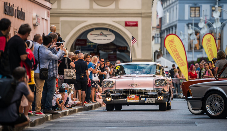 Veteránskou South Bohemia Classic pojede 160 posádek. Nejstarší vůz je z roku 1933