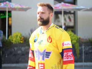 Nový kapitán Milan Gulaš v novém dresu.