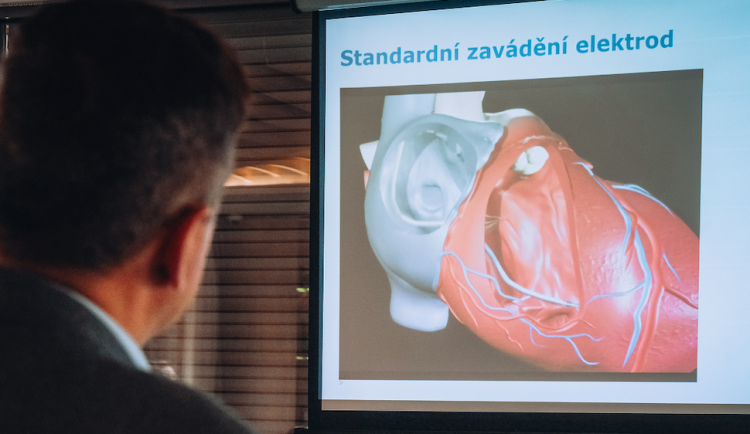 Vedoucí lékař arytmologie a kardiostimulace, Kardiocentra Nemocnice České Budějovice Alana Bulava prof. MUDr. Mgr. Alan Bulava, Ph.D.2