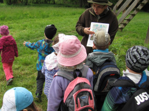 O lese je nejlepší učit v lese. Lesní pedagogika přibližuje děti k přírodě, říká Martina Skřivanová