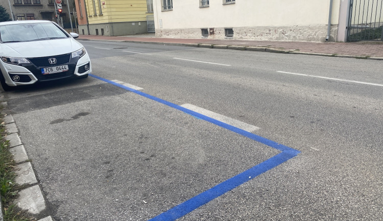 Město se připravuje na další rozšíření modrých zón. I tentokrát akci provází komplikace