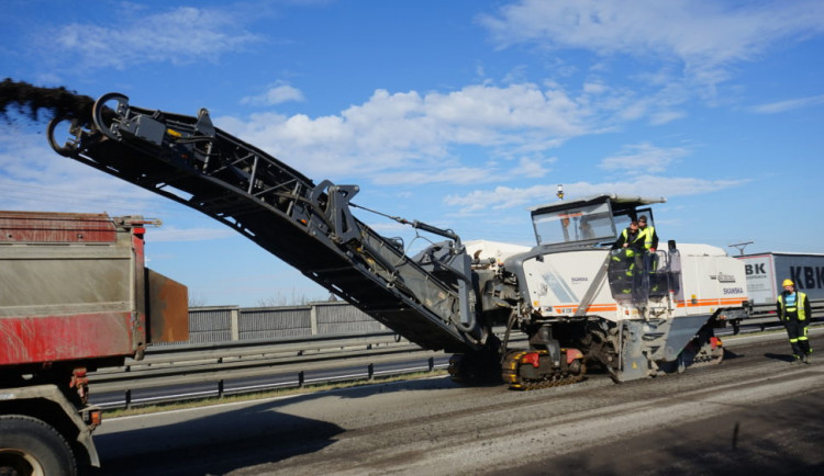 Řidiče potrápí nové omezení na D52 ve směru na Brno