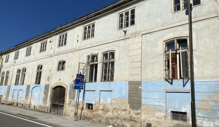 V Rožmberku nad Vltavou začala rekonstrukce panského pivovaru. Hotovo má být v příštím roce