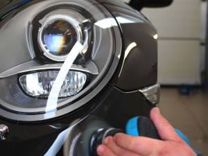 Ruční mytí vozidel je všestranná služba, mnohem detailnější než mytí v kartáčové lince, říká majitel detailingového mycího centra