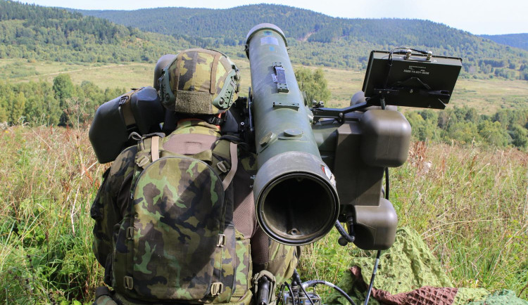 Vojáci odvraceli útoky vedené ze vzduchu.