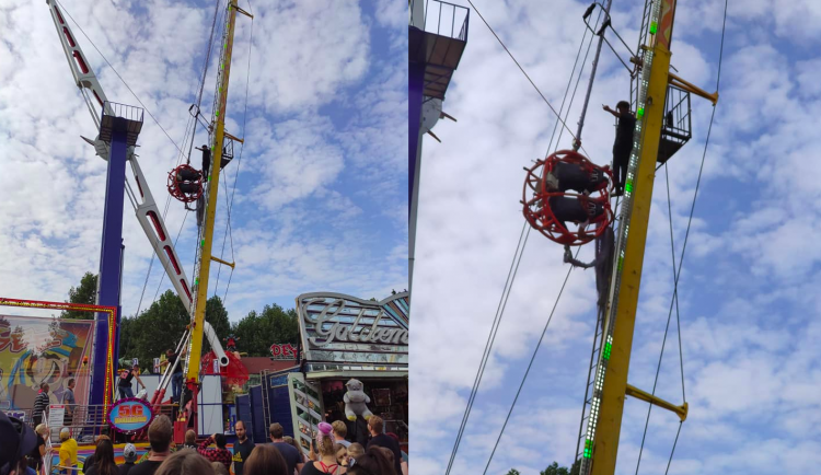 Na pouti ve Strakonicích se utrhlo lano na jedné z atrakcí. Seděli v ní dva chlapci