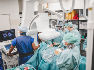 Kardiocentrum v budějcké nemocnici provedlo unikátní operaci srdeční chlopně