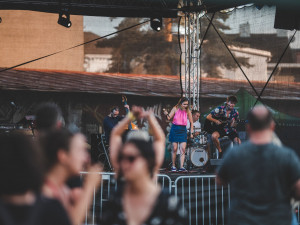 Kapela je pro nás jako druhá rodina. Hrajeme Abbu, ale i Billie Eilish, říká Magda Smolková z Couple of Sounds