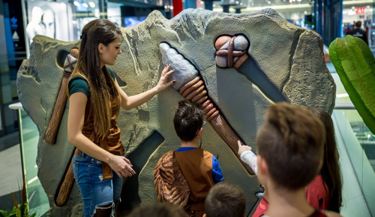 Zažijte dobu kamennou s Géčkem. Hravá výstava představí dětem život v pravěku