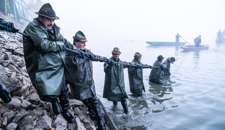 Třeboňští rybáři začnou dnes lovit největší český rybník Rožmberk