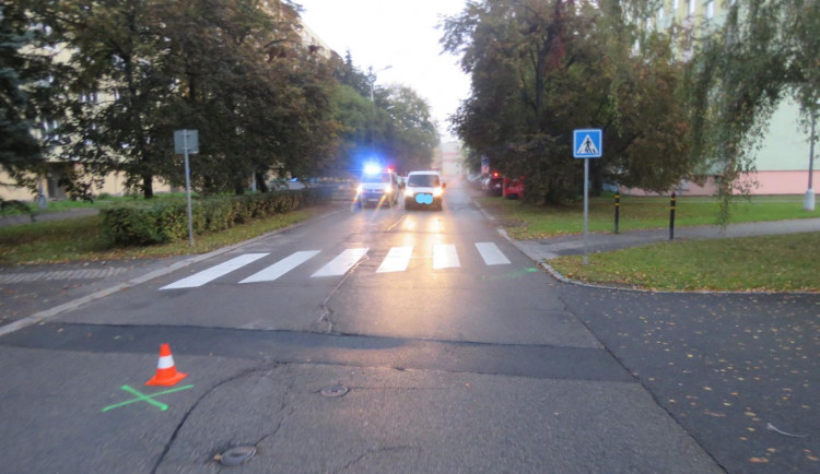 Chodec nepřežil ranní tragickou nehodu v Plzeňské ulici. Policie hledá svědky