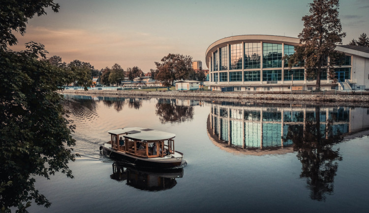 Poslední šance užít si plavby po Vltavě. Komory na objednávku