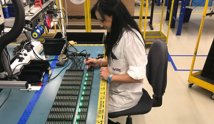 Výrobky firmy Avire hlídají výtahy v budějovické nemocnici i barcelonském metru