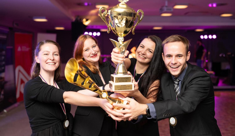 Soutěž Jihočeská sestřička vyhráli studenti, kteří za pandemie pomáhali v nemocnicích