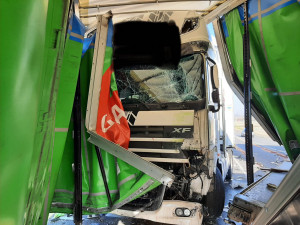 Krátce před desátou hodinou dopoledne havarovala na Písecku tři nákladní auta.